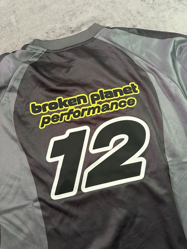 Broken Planet Camiseta Negra