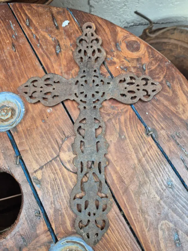 Cruz de hierro forjado