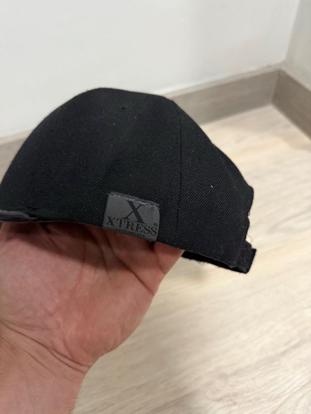 Gorra XTRESS negra visera plana