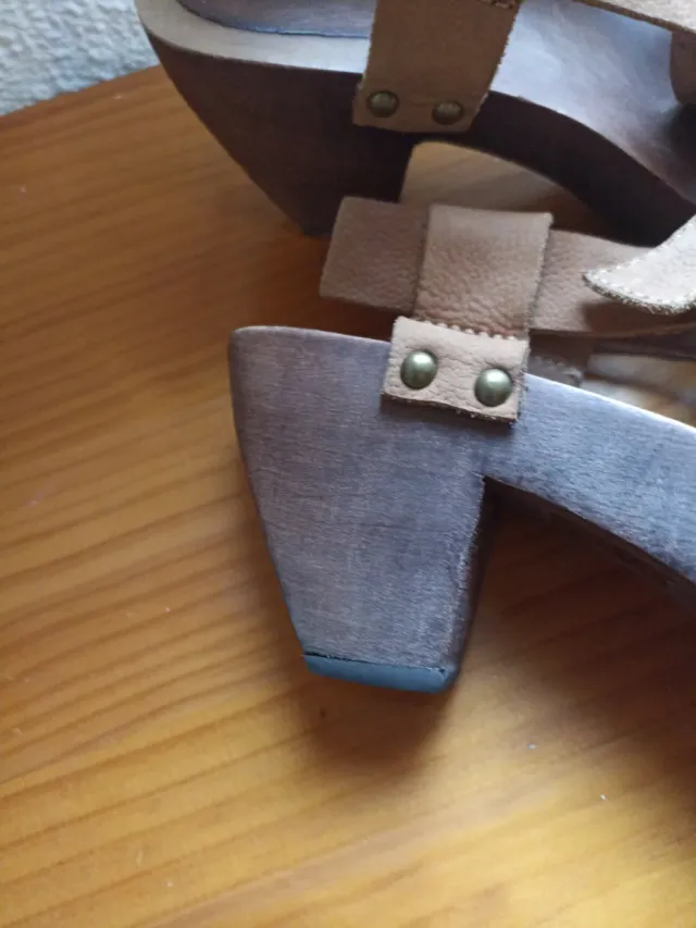 Sandalias de piel con tiras