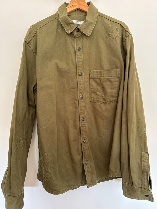 Chaqueta Bershka verde desgastada Talla XL