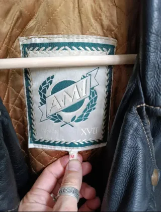 Cazadora Cuero Vintage AMI London Negra