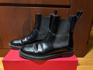 Botín de piel negro