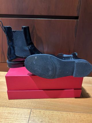 Botín de piel negro