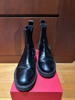 Botín de piel negro