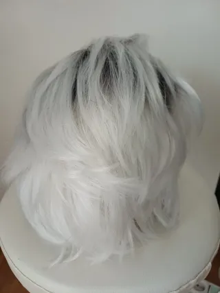 Peluca Gris y Blanca .Sintética. Nuevo.