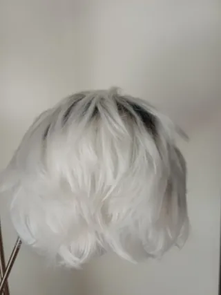 Peluca Gris y Blanca .Sintética. Nuevo.