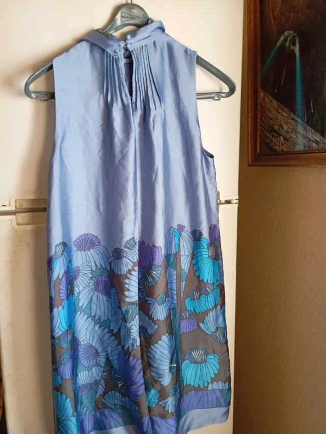 Vestido azul y morado con flores