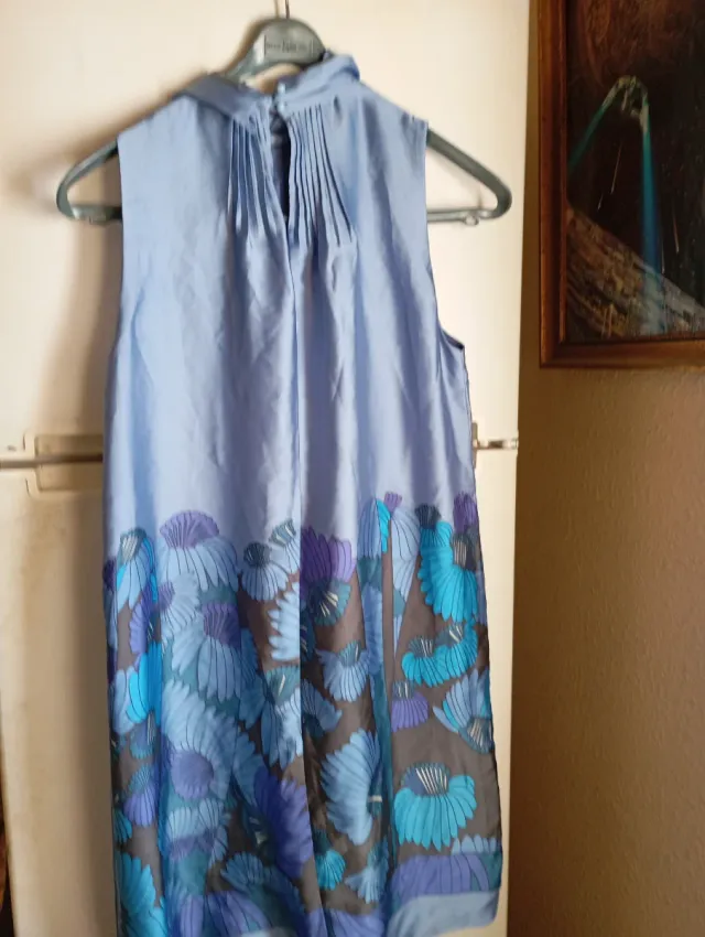 Vestido azul y morado con flores