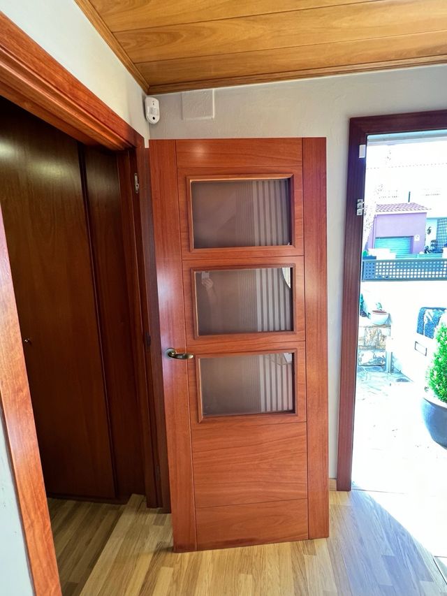 Puertas madera color cerezo