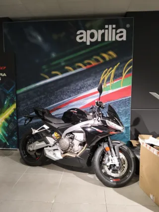 Aprilia Tuono Factory 660