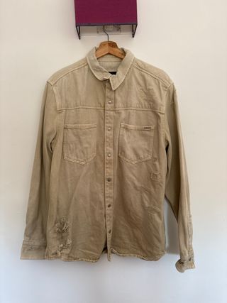Chaqueta vaquera beige desgastada