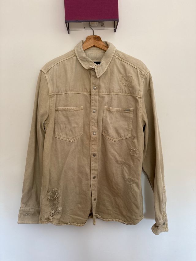 Chaqueta vaquera beige desgastada