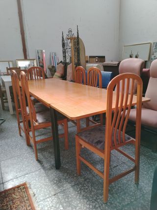 MESA EXTENSIBLE CON 6 SILLAS