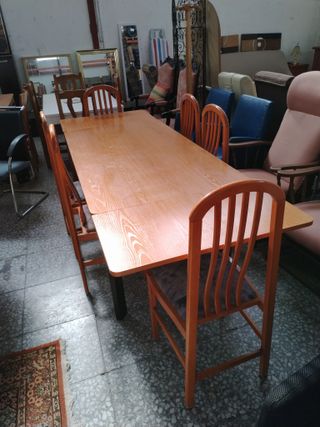 MESA EXTENSIBLE CON 6 SILLAS