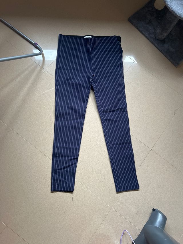 Pantalón azul de rayas