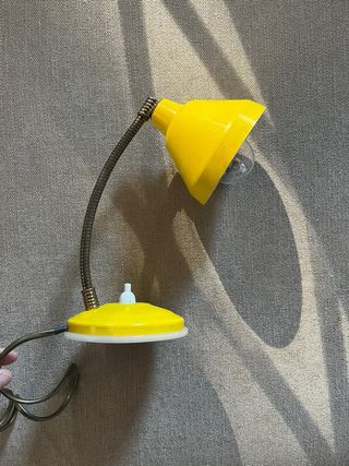 Lampada vintage gialla anni '60