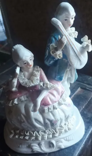 Pareja de porcelana figuras decorativas