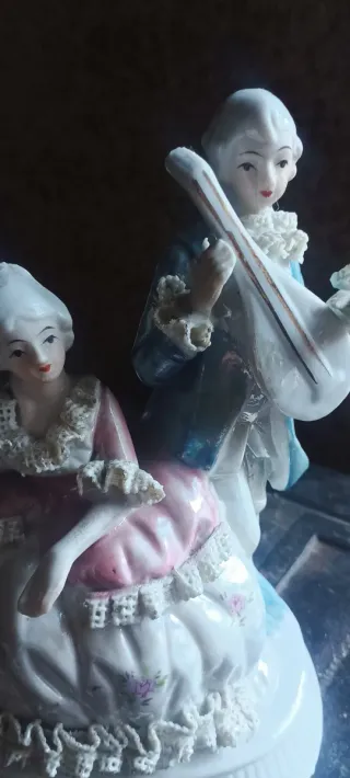 Pareja de porcelana figuras decorativas