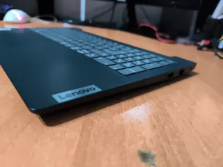 Portátil Lenovo Ryzen 5 Negro