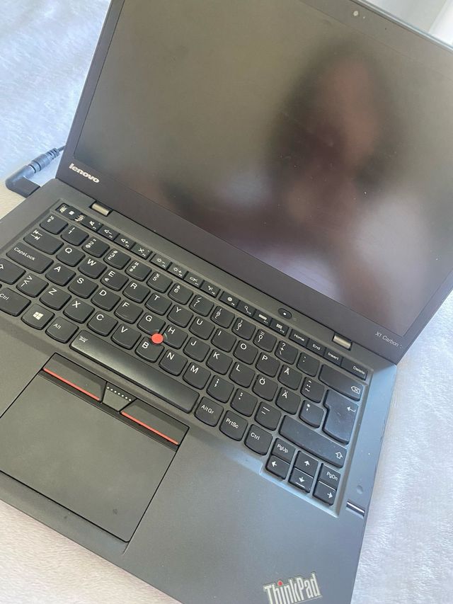 Lenovo ThinkPad X1 Carbon func solo con cargador