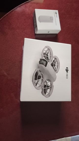Dron DJI NEO + batería de vuelo inteligente extra