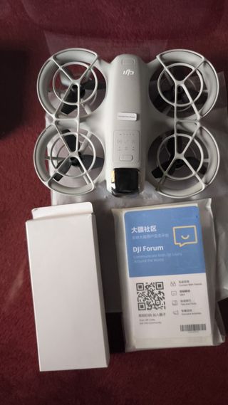 Dron DJI NEO + batería de vuelo inteligente extra