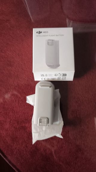 Dron DJI NEO + batería de vuelo inteligente extra