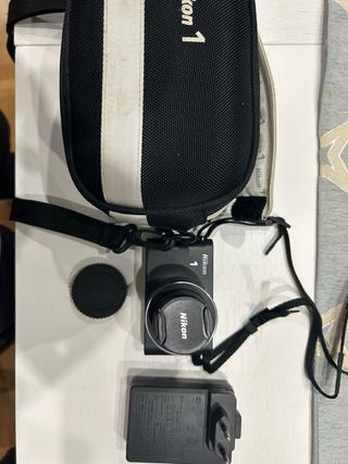 Cámara Nikon 1 S1 con estuche