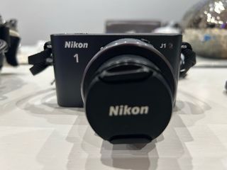 Cámara Nikon 1 S1 con estuche