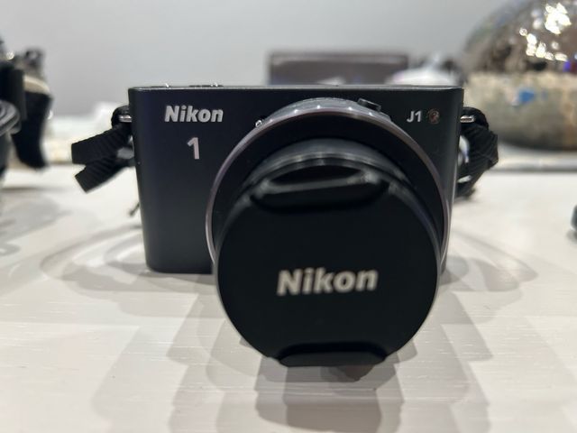 Cámara Nikon 1 S1 con estuche