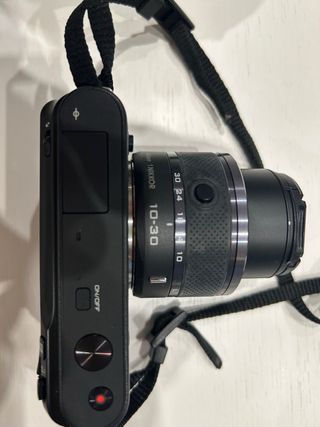 Cámara Nikon 1 S1 con estuche