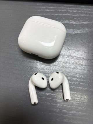 AirPods 4 con Cancelación de Ruido.