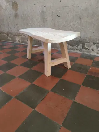 Mesa de centro de madera rústica maciza