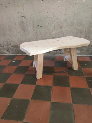 Mesa de centro de madera rústica maciza
