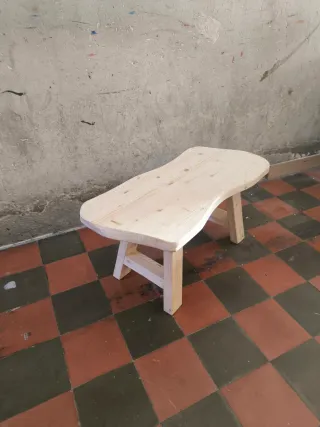 Mesa de centro de madera rústica maciza