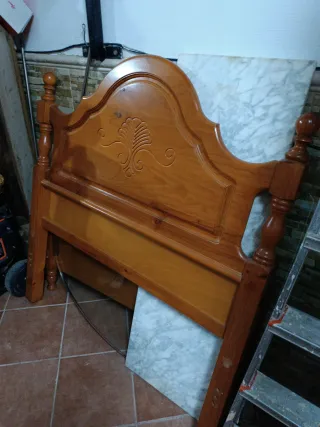 Cabecero de pino tallado  Cama de 105 cm