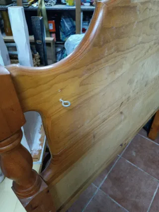 Cabecero de pino tallado  Cama de 105 cm