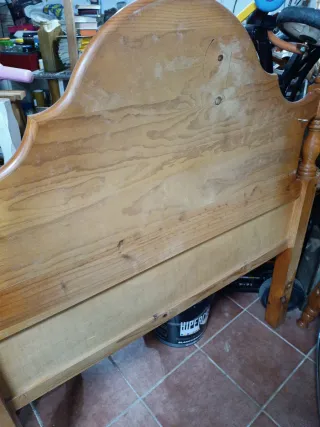 Cabecero de pino tallado  Cama de 105 cm