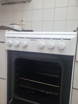 Horno y vitrocerámica blanca