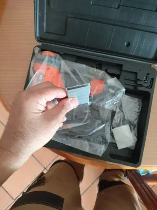 Clavadora Grapadora Neumática Truper 1/4