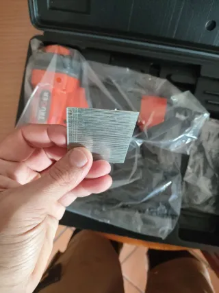 Clavadora Grapadora Neumática Truper 1/4