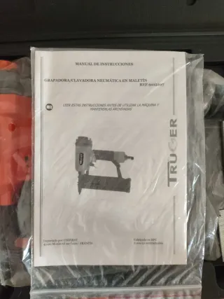 Clavadora Grapadora Neumática Truper 1/4