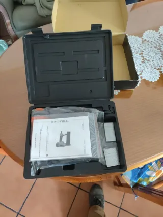 Clavadora Grapadora Neumática Truper 1/4