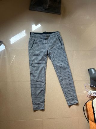 Pantalones de cuadros grises