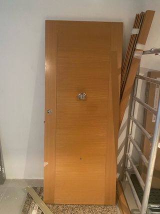 Puerta entrada casa te madera maciza