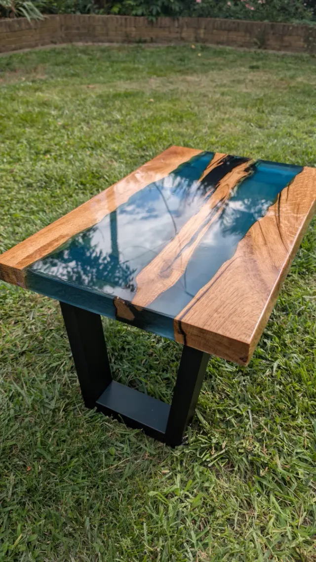 Tavoli in Legno Massello e Resina