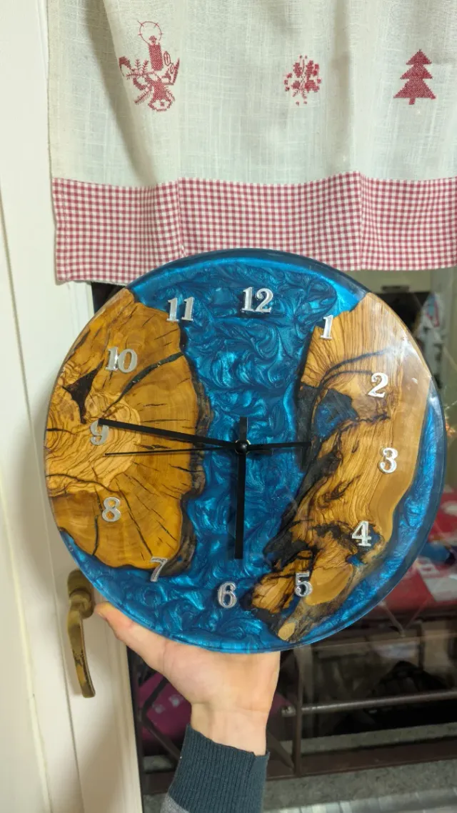 Tavoli in Legno Massello e Resina