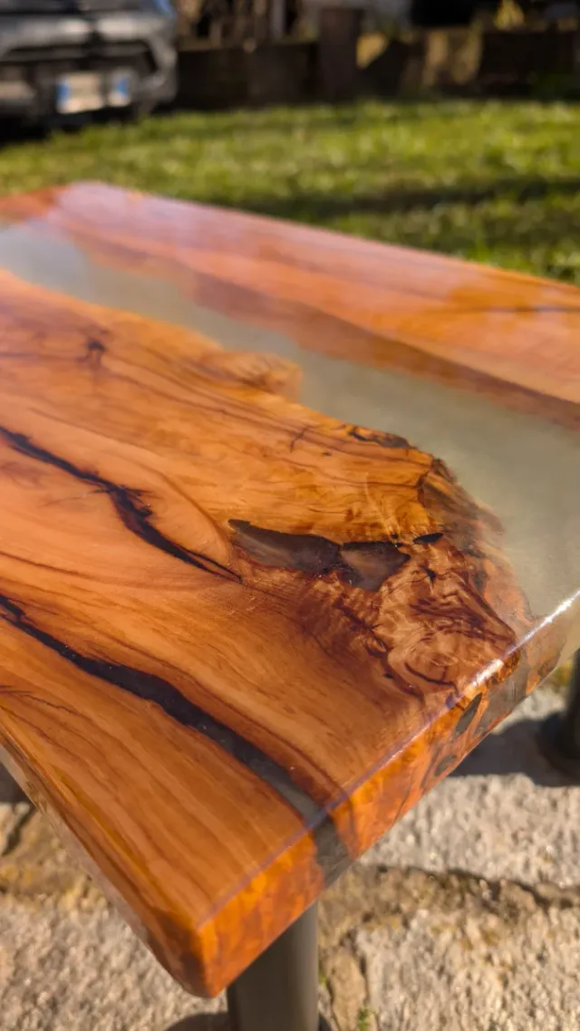 Tavoli in Legno Massello e Resina