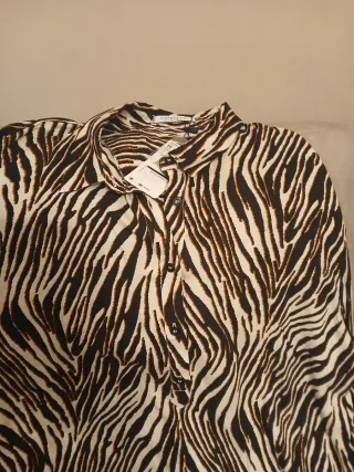 Camisa Mango Violeta Animal Print